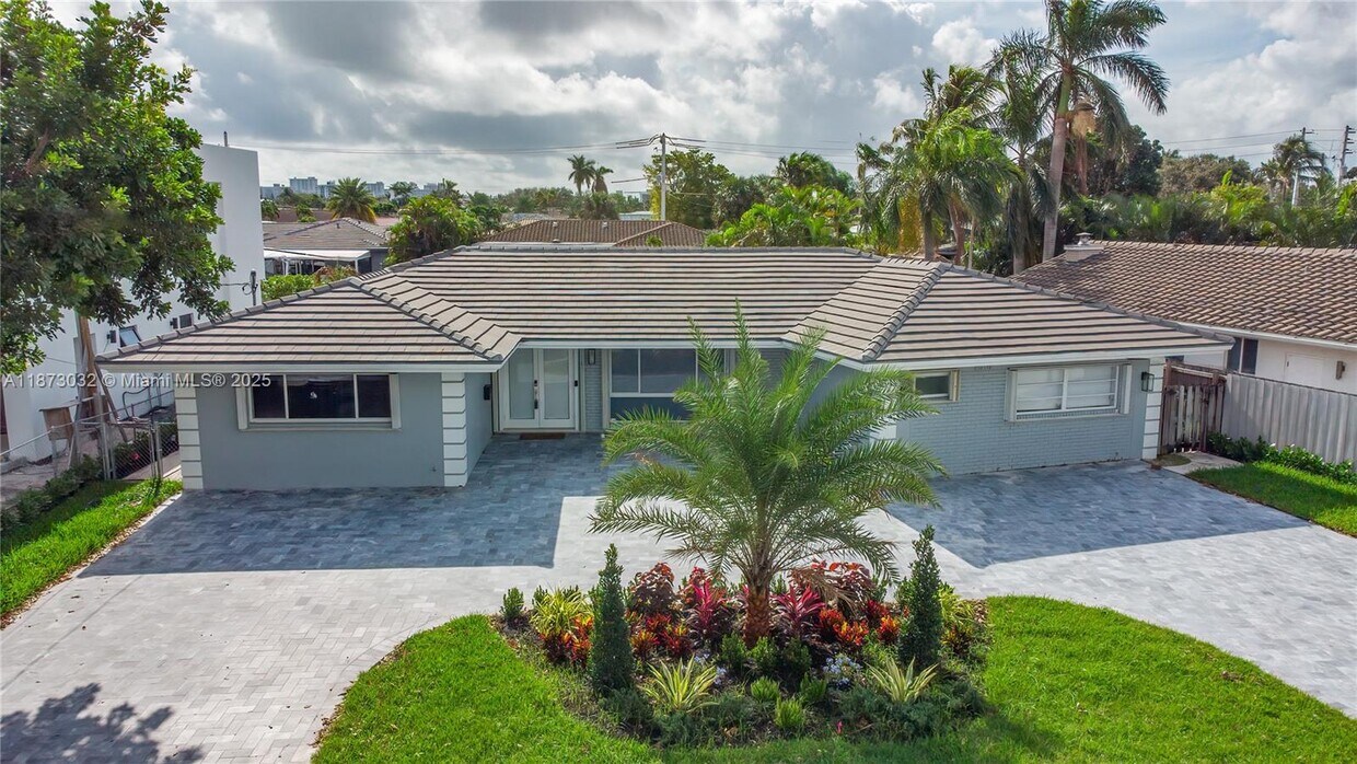 Foto principal - 2810 NE 59th Ct
