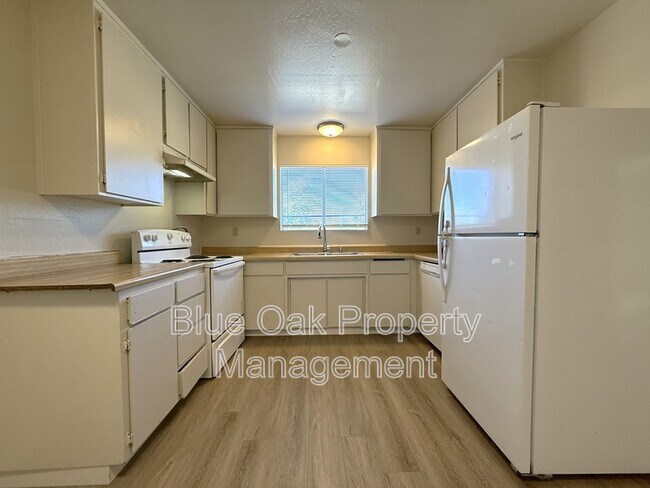 Building Photo - 1505 W 3rd St