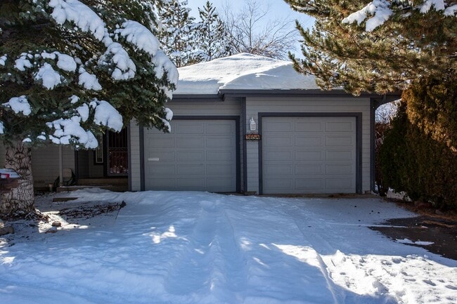 Foto del edificio - 3654 Hemlock Way