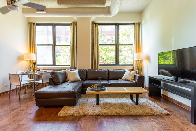 Foto del edificio - 812 W Van Buren St