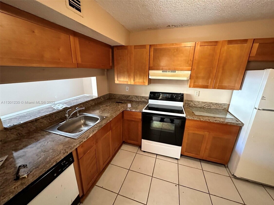 3470 Foxcroft Rd Unit 102, Miramar, FL 33025 Condo for Rent in