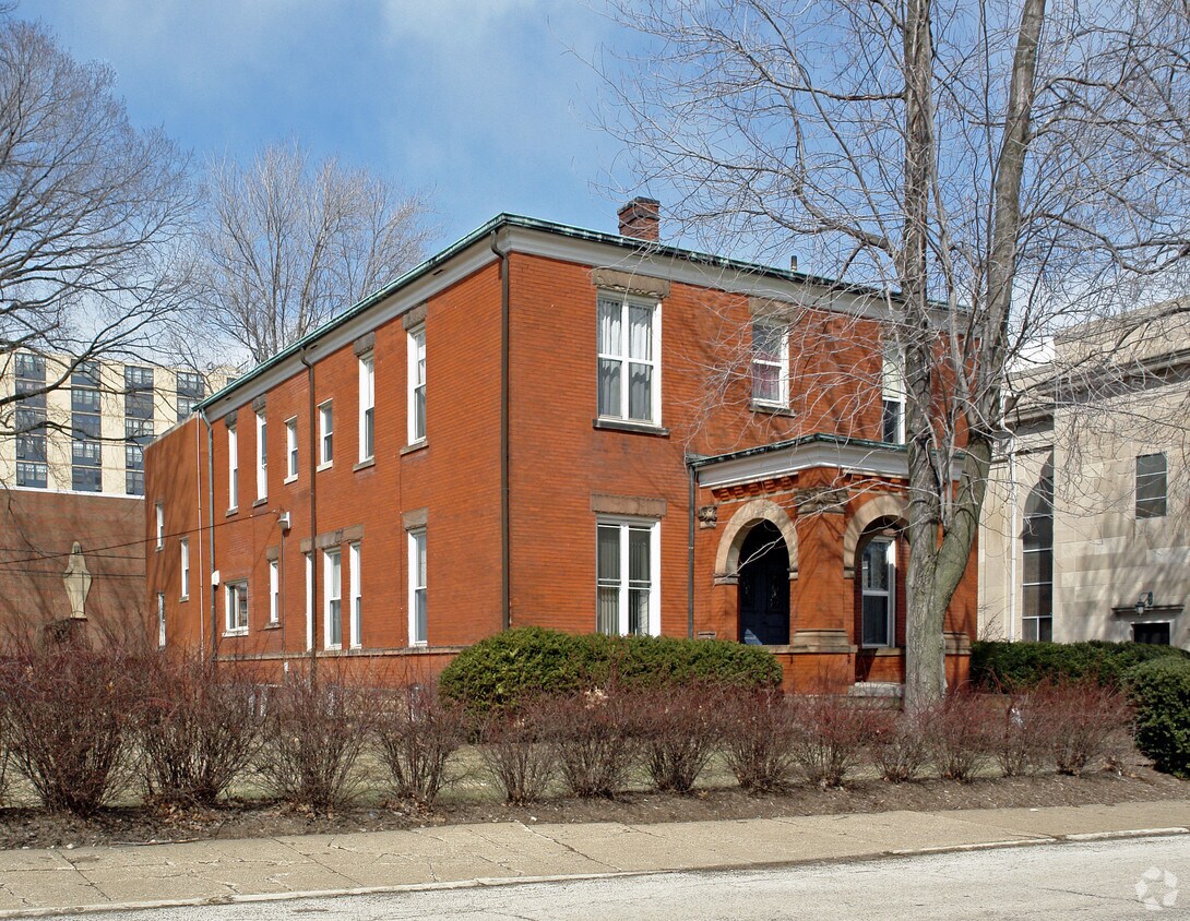 Building Photo - 310 W 8th St