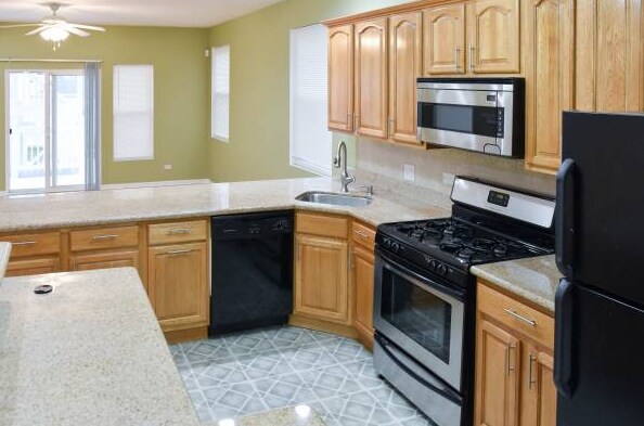 kitchen - 1934 N Saint Louis Ave