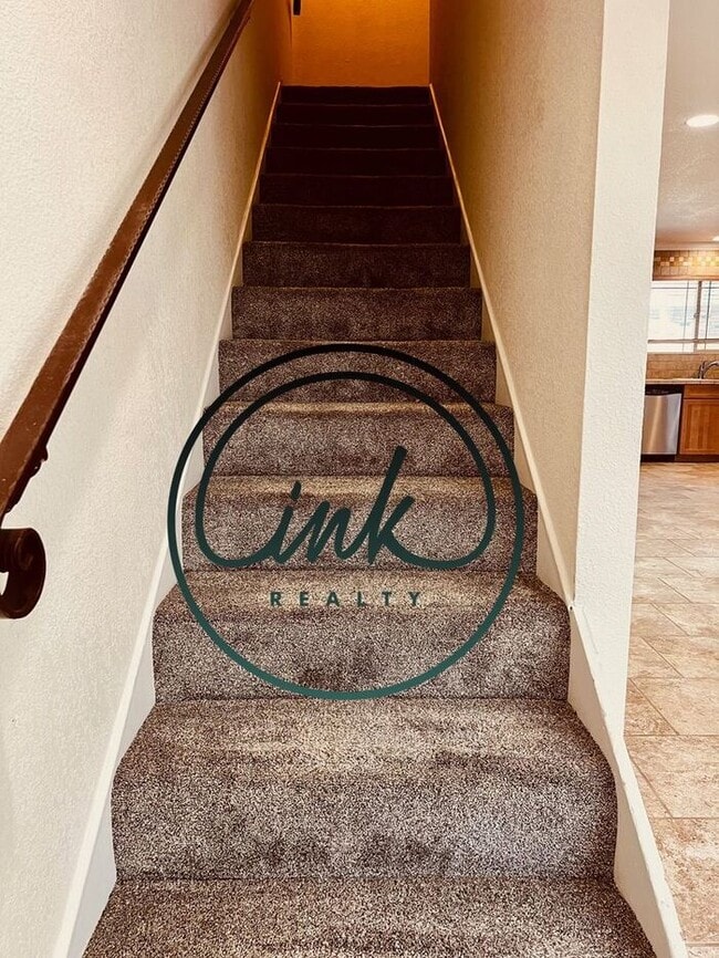 Building Photo - Riverview Townhouse