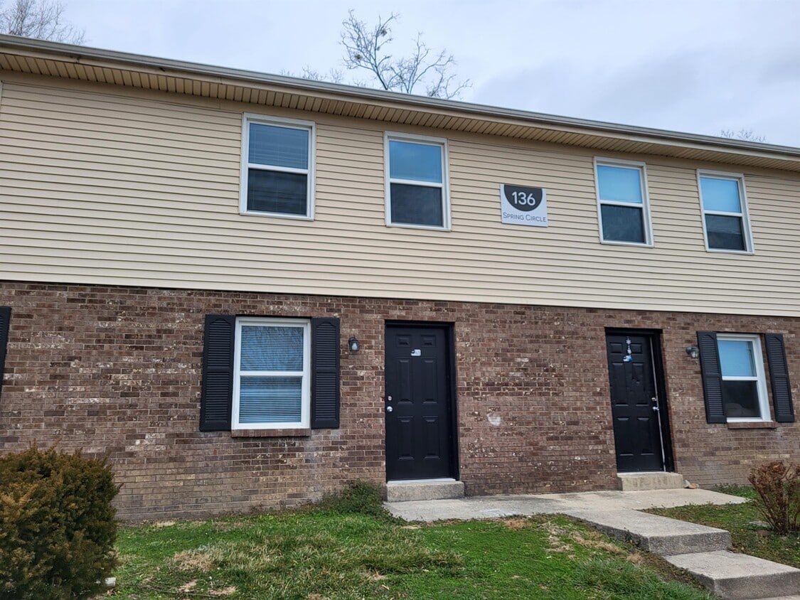 Primary Photo - 136 Spring Cir Dr