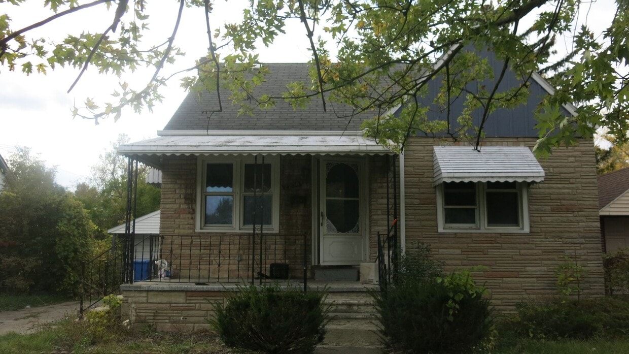 Primary Photo - 2238 Harriet 3bed/1bath with nice back yar...