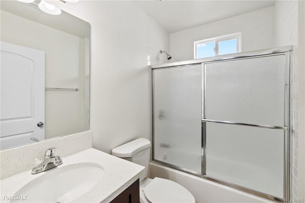 Primary Photo - 2 br, 2 bath 4plex - 136 N Rampart Blvd # 4