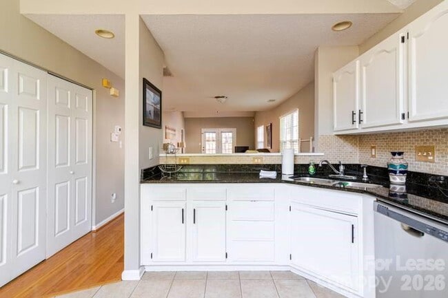 Foto del edificio - 8263 Southgate Commons Dr