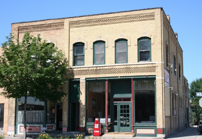Primary Photo - 68 Racine St