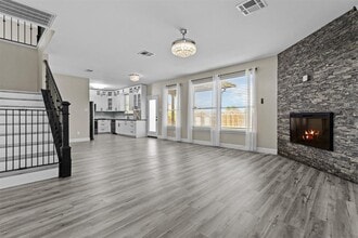 Building Photo - 303 Quail Hollow Dr