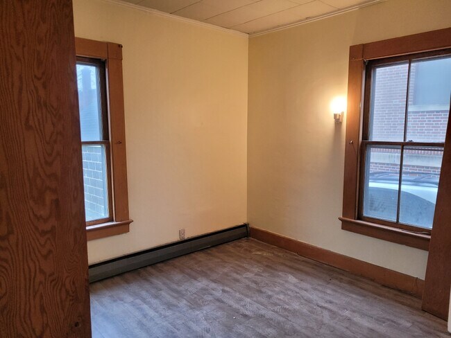 Building Photo - 743 Stanley St