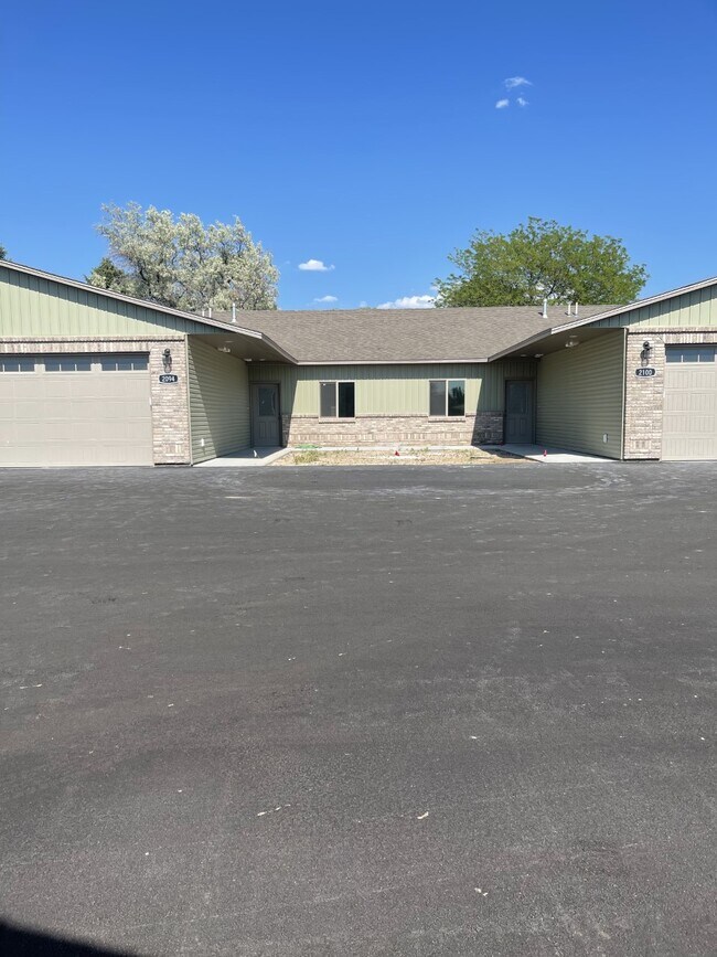 Building Photo - 2118 E Olympic Ave