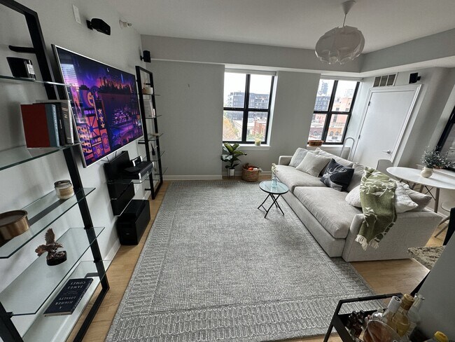 Foto del edificio - 451 W Huron St