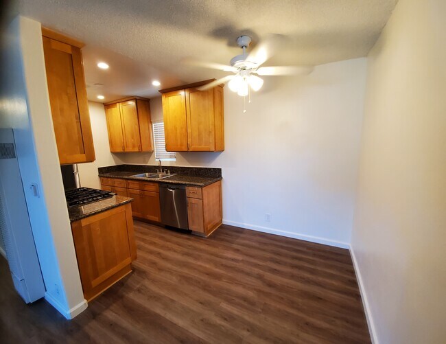 Dining Room - 2540 Barrington S Ave