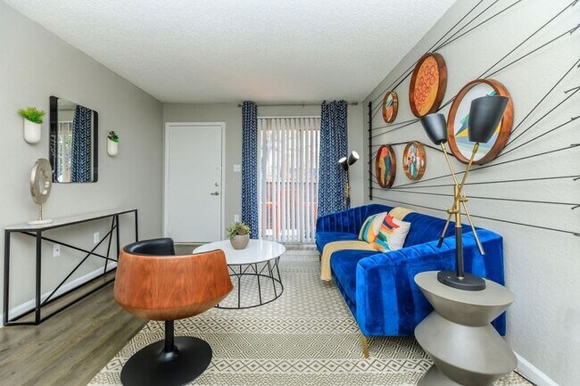 Foto del edificio - 8900 N Interstate Hwy 35