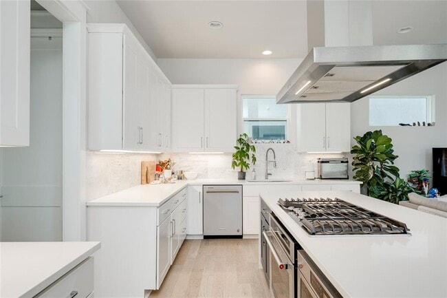 Foto del edificio - 5002 Pecan Springs Rd