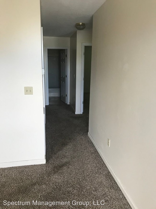 Building Photo - 1611 Meadow Spring Dr