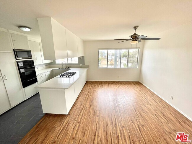 Foto del edificio - 127 Loma Vista St