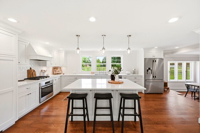 Building Photo - 4BR Modern Farmhouse w/ Flatirons Views