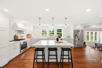 Building Photo - 516 Country Ln