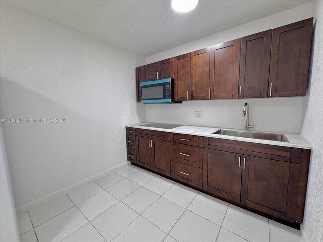 Foto del edificio - 15741 NW 40th Ct