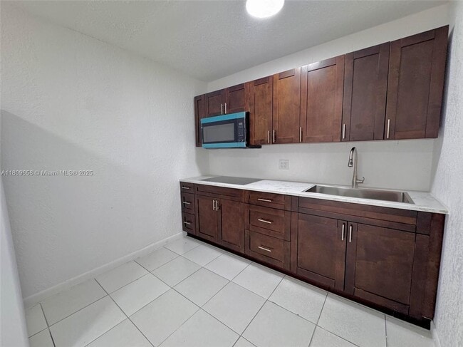 Building Photo - 15741 NW 40th Ct