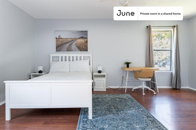 Foto del edificio - Private bedroom in 3 bed/2 bath Home