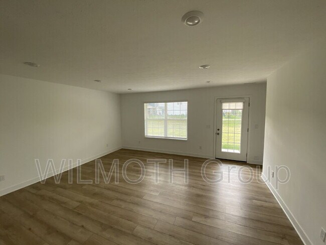 Foto del edificio - 6871 Adalene Ln