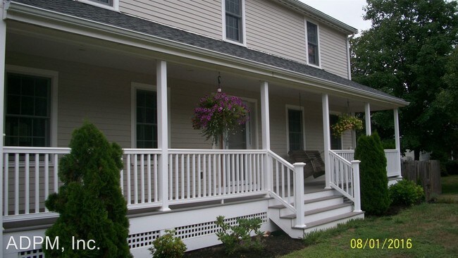 Building Photo - 4 br, 2.5 bath House - 9 Back River Rd.