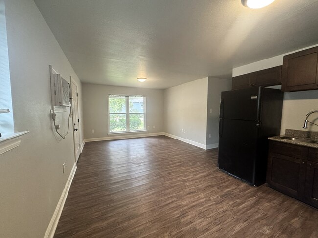 Sala de estar - 710 E Coleman Ave