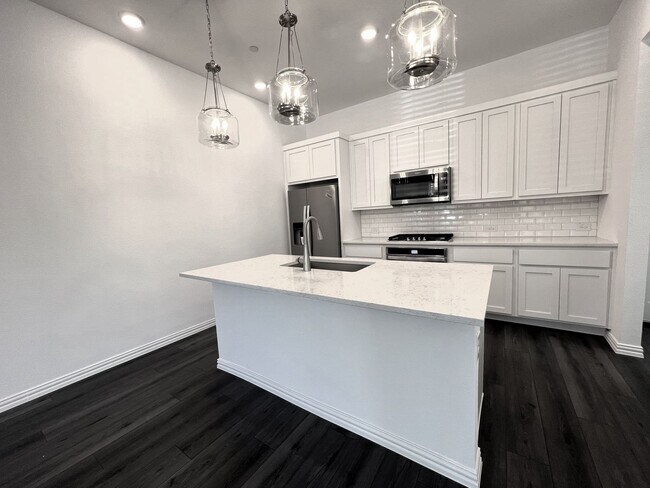 Building Photo - Beautiful Condo in Allen