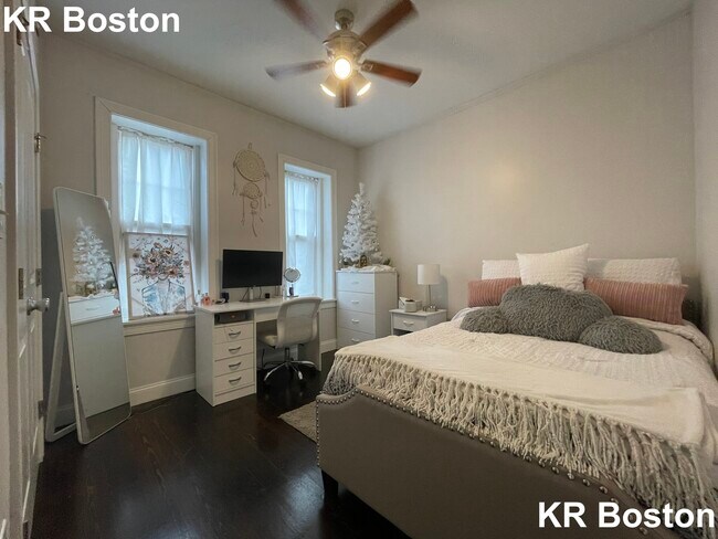 Building Photo - 994 Tremont St