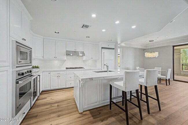 Foto del edificio - 7175 E Camelback Rd