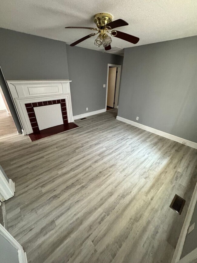 Foto del edificio - Cozy 4 bed 1.5 bath Ranch House in Petersburg