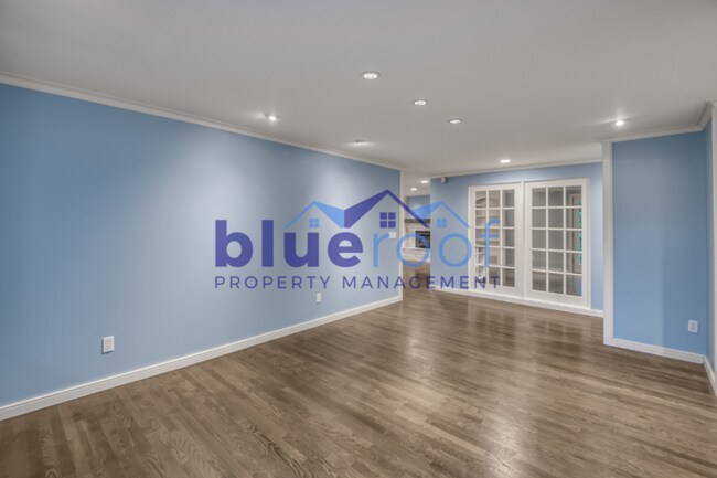 Building Photo - 8045 SW West Slope Dr