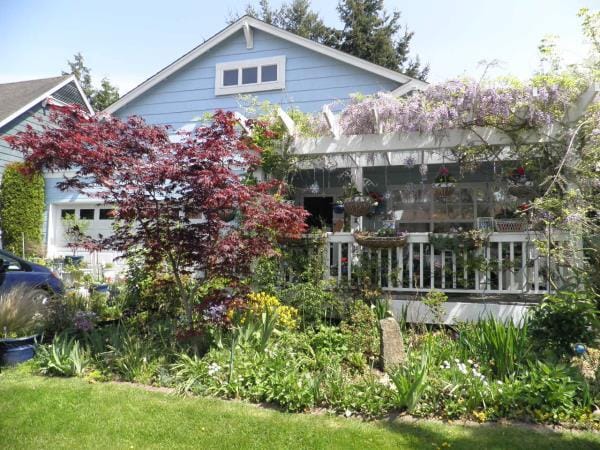 Cute & cozy 2 bedroom home - 2908 St Paul St