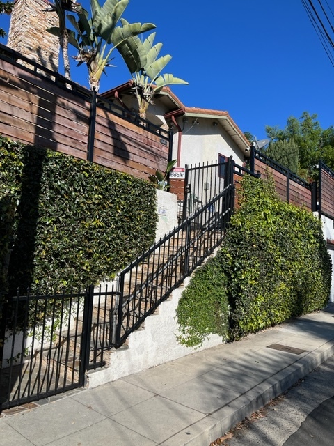 Gated Access - 1643 N Hoover St