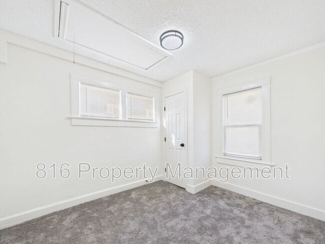 Building Photo - 1827 E 82nd St