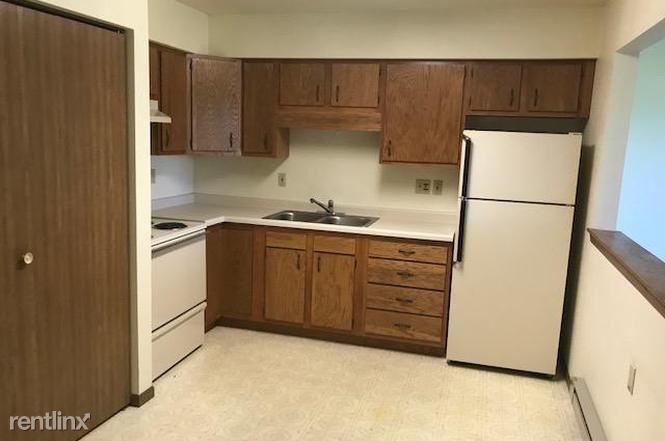 Building Photo - 1 br, 1 bath Apartment - 302 Clyde St.