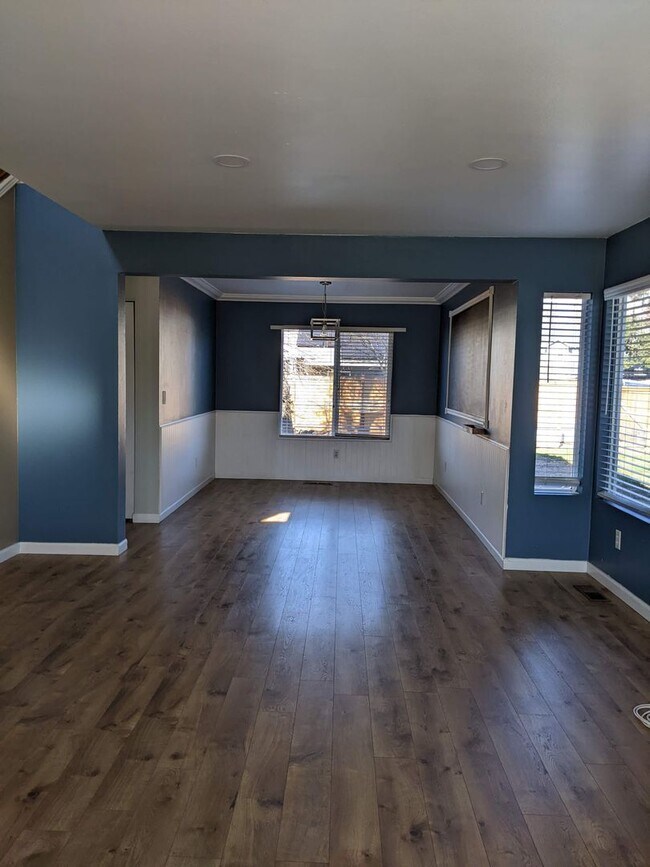 Building Photo - Large West Eugene 4 Bedroom Home