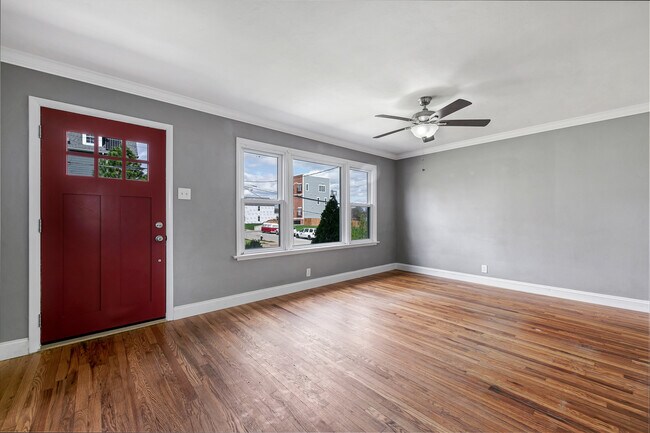 Foto del edificio - 6642 Mitchell Ave