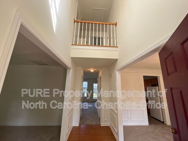 Foto del edificio - 1326 Charidge Ln