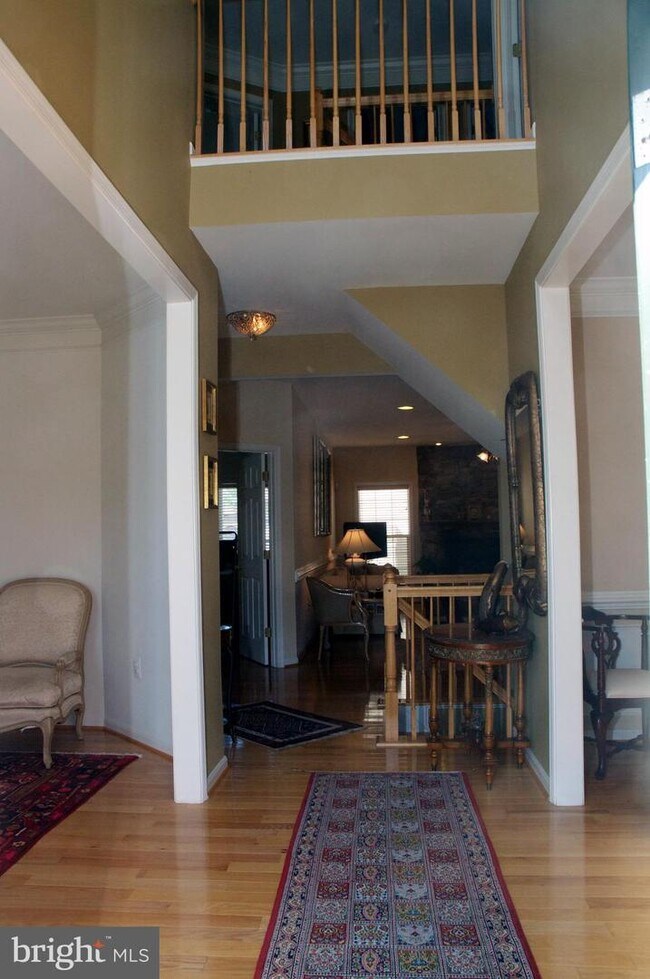 Building Photo - 104 Alpine Dr SE