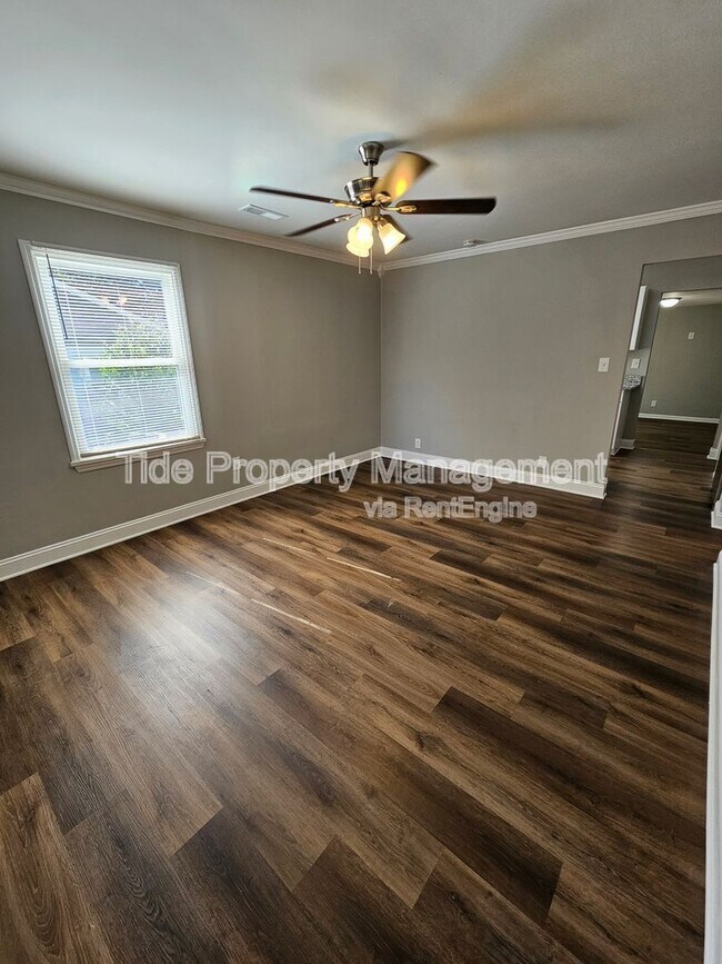Building Photo - 5821 Robinhood Dr