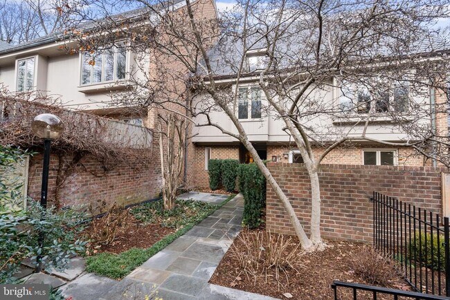 Building Photo - 710 Belgrove Rd