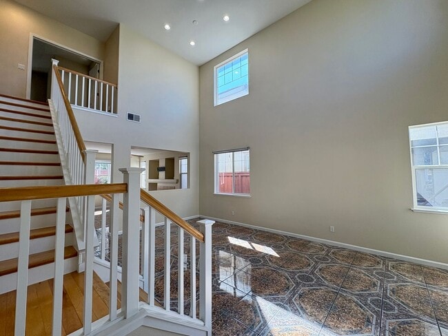 Building Photo - 687 Rockspray Cir