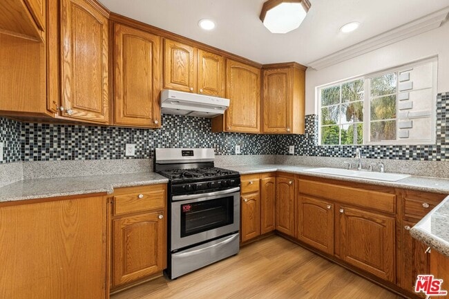 Foto del edificio - 11738 Valley View Ave