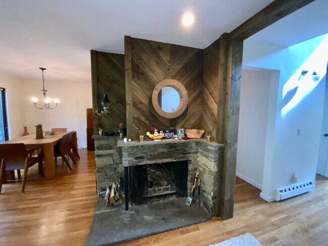 Building Photo - 106 Woodside Cir