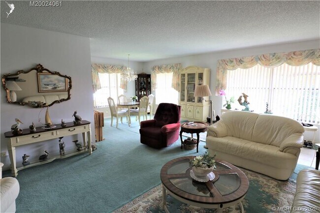 Building Photo - 270 SW South River Dr