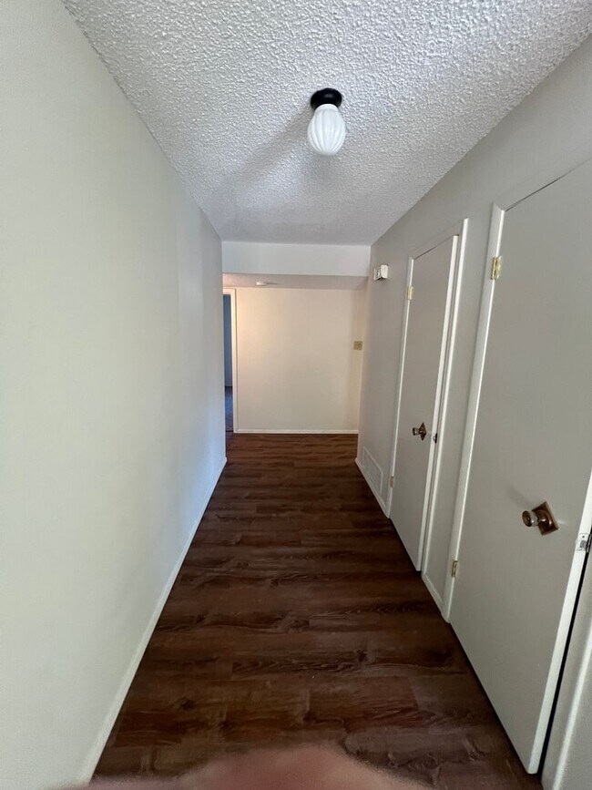 Building Photo - NE 4 Bedroom  2 Bath with Garage